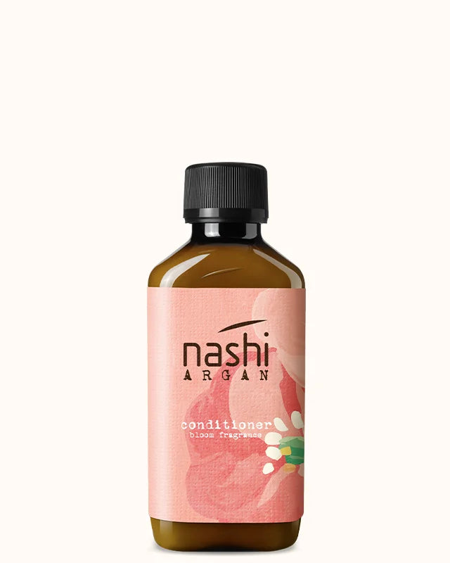 How Conditioners Protect and Lock in Shine?