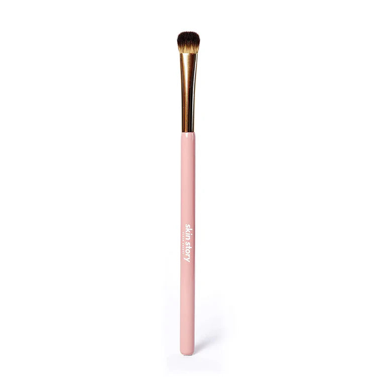SKIN Story Flat Technical Eyeshadow Brush.